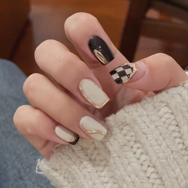 Graffiti Pattern Nails