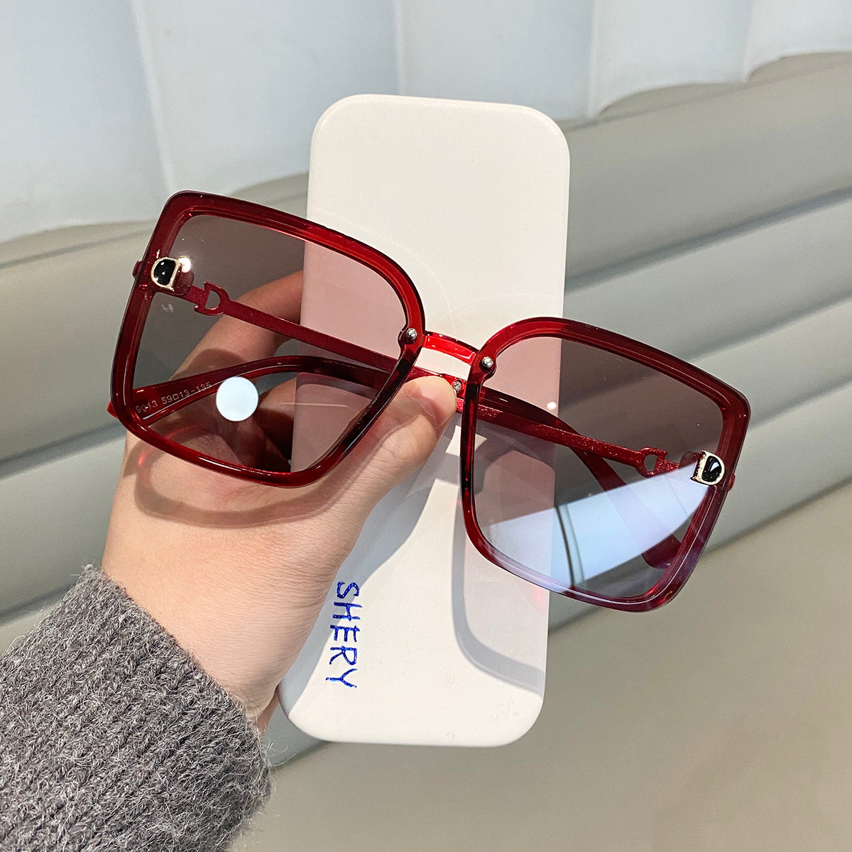 Square-Shaped Glasses