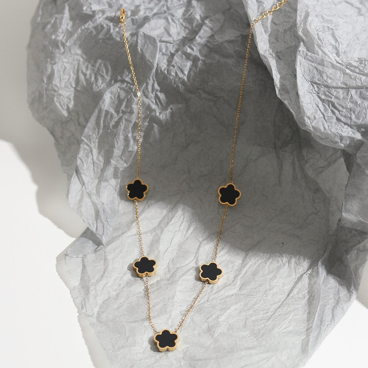 Five Flower Choker