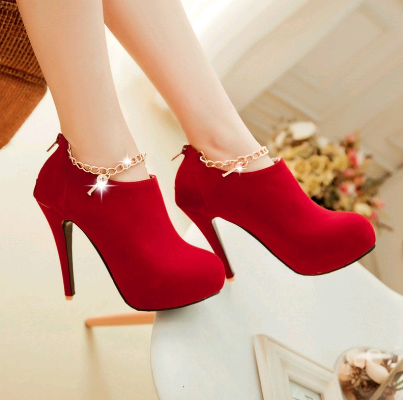 Elegant platform chain boots