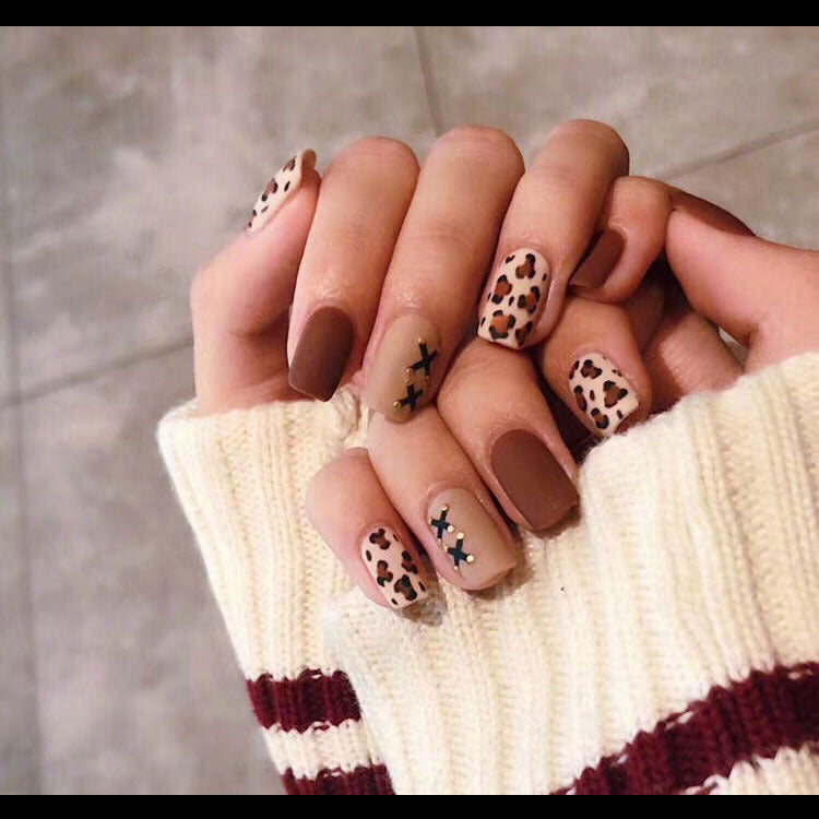 Graffiti Pattern Nails