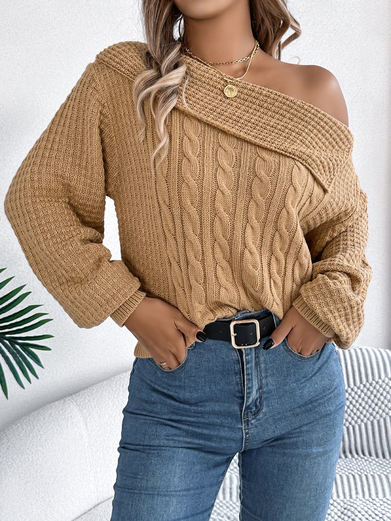Off-the-shoulder Pullover