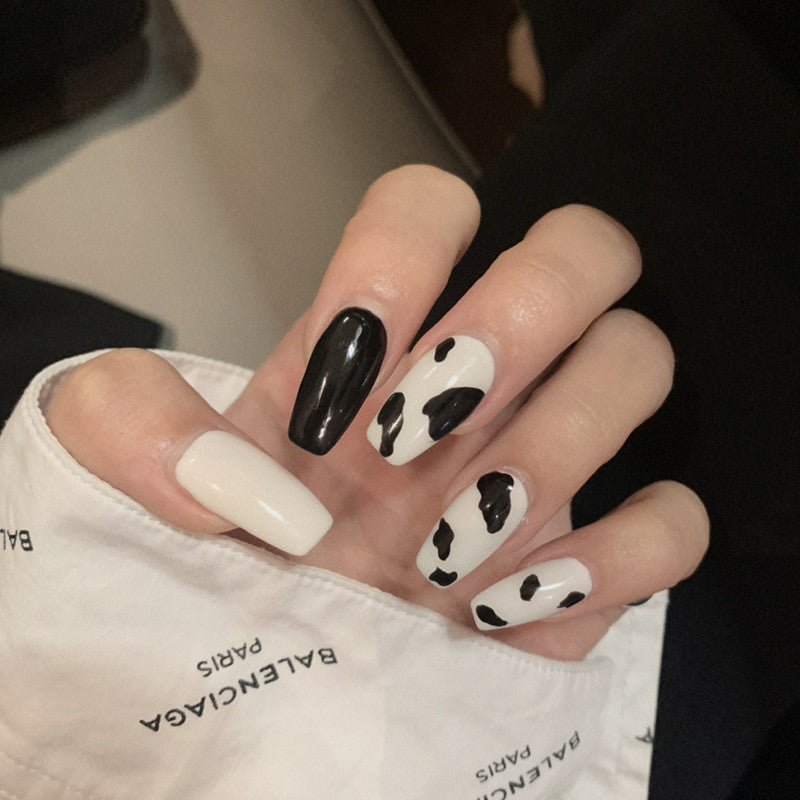 Graffiti Pattern Nails