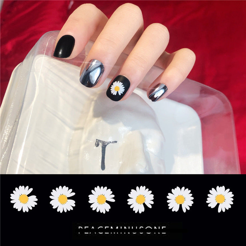 Graffiti Pattern Nails