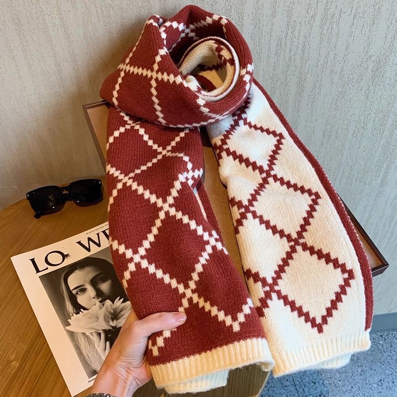 The diamond Scarf