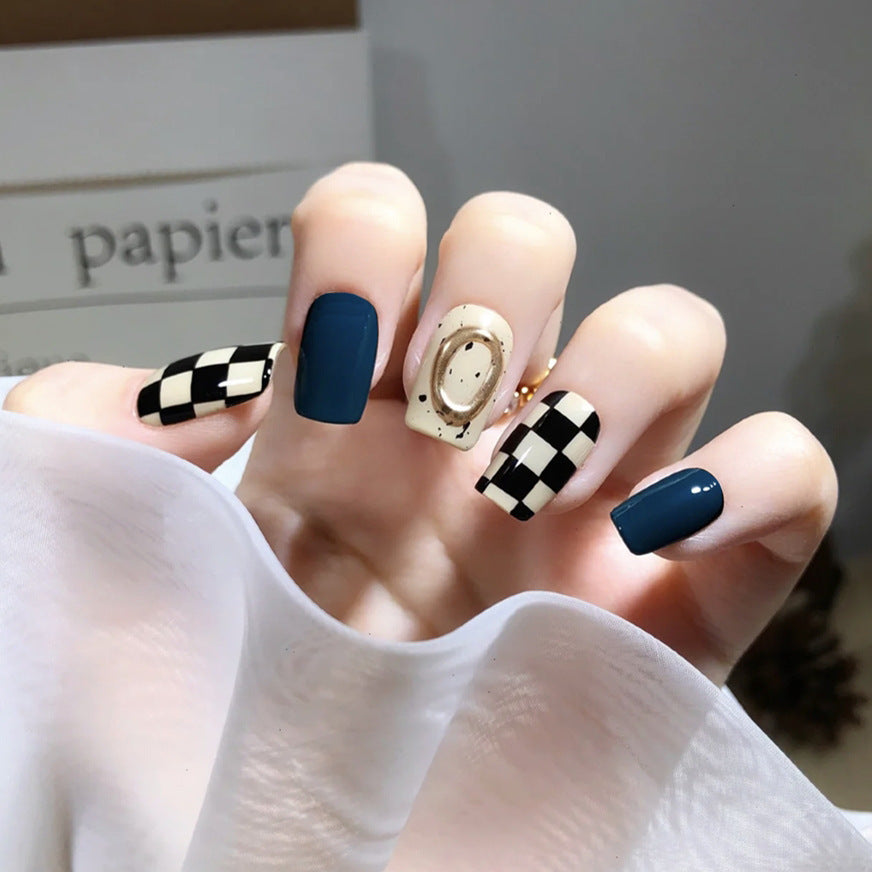 Graffiti Pattern Nails