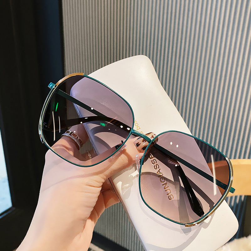 Simple Anti-UV Sunglasses