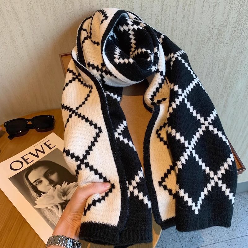 The diamond Scarf