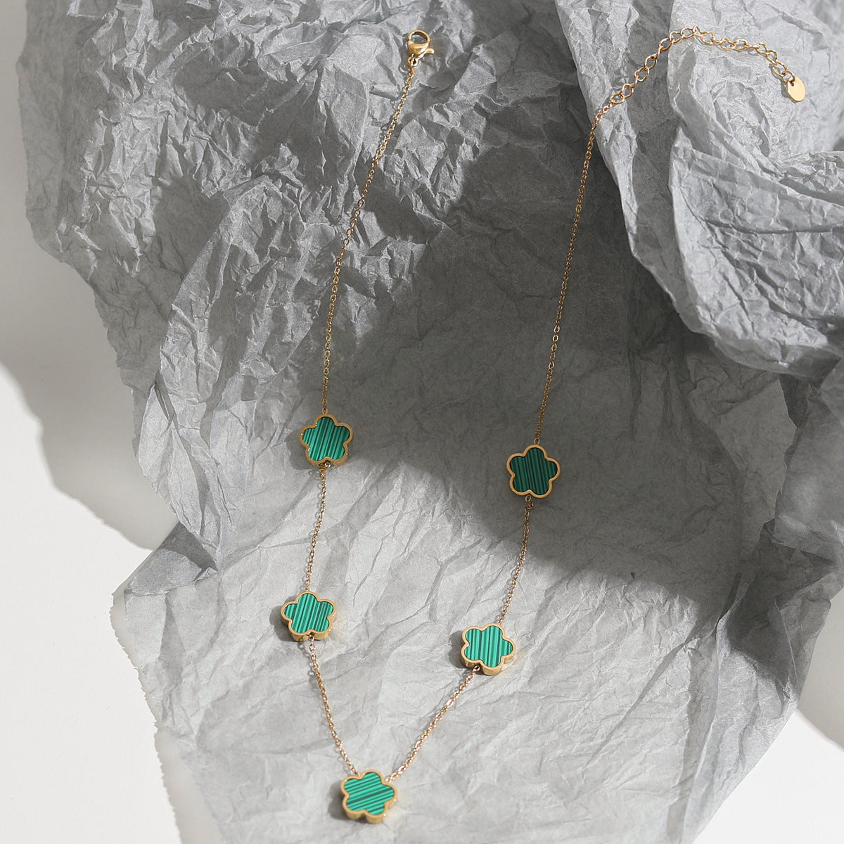 Five Flower Choker