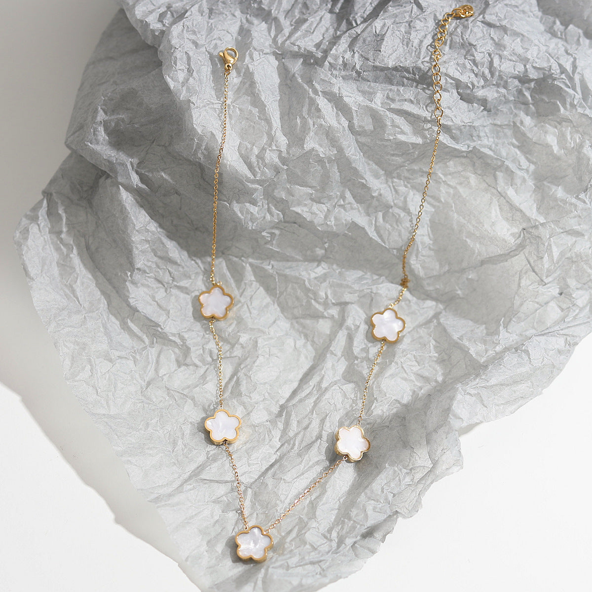 Five Flower Choker