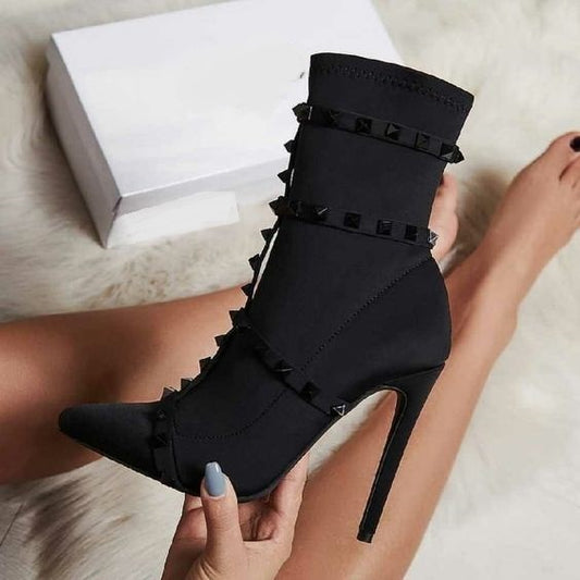 Pointed Spikes