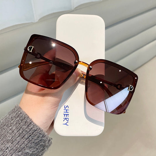 Square-Shaped Glasses