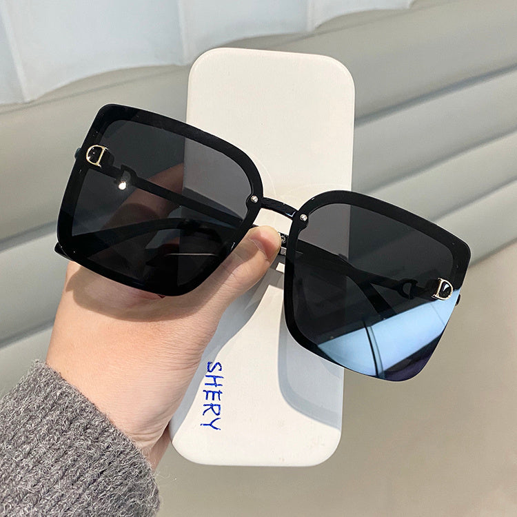 Square-Shaped Glasses
