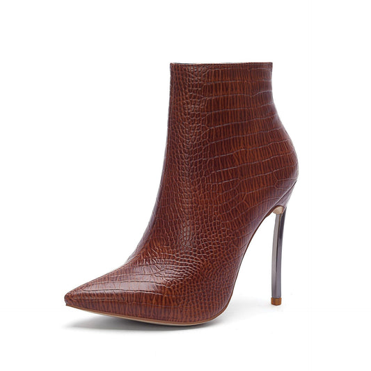 Pointed metal high heel