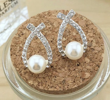 Cross pearl earrings