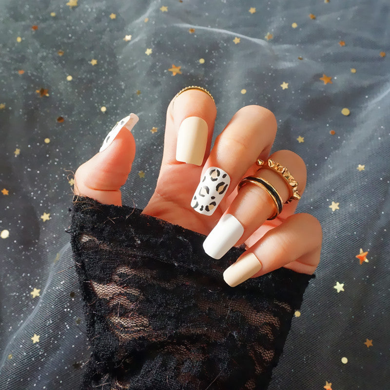 Graffiti Pattern Nails