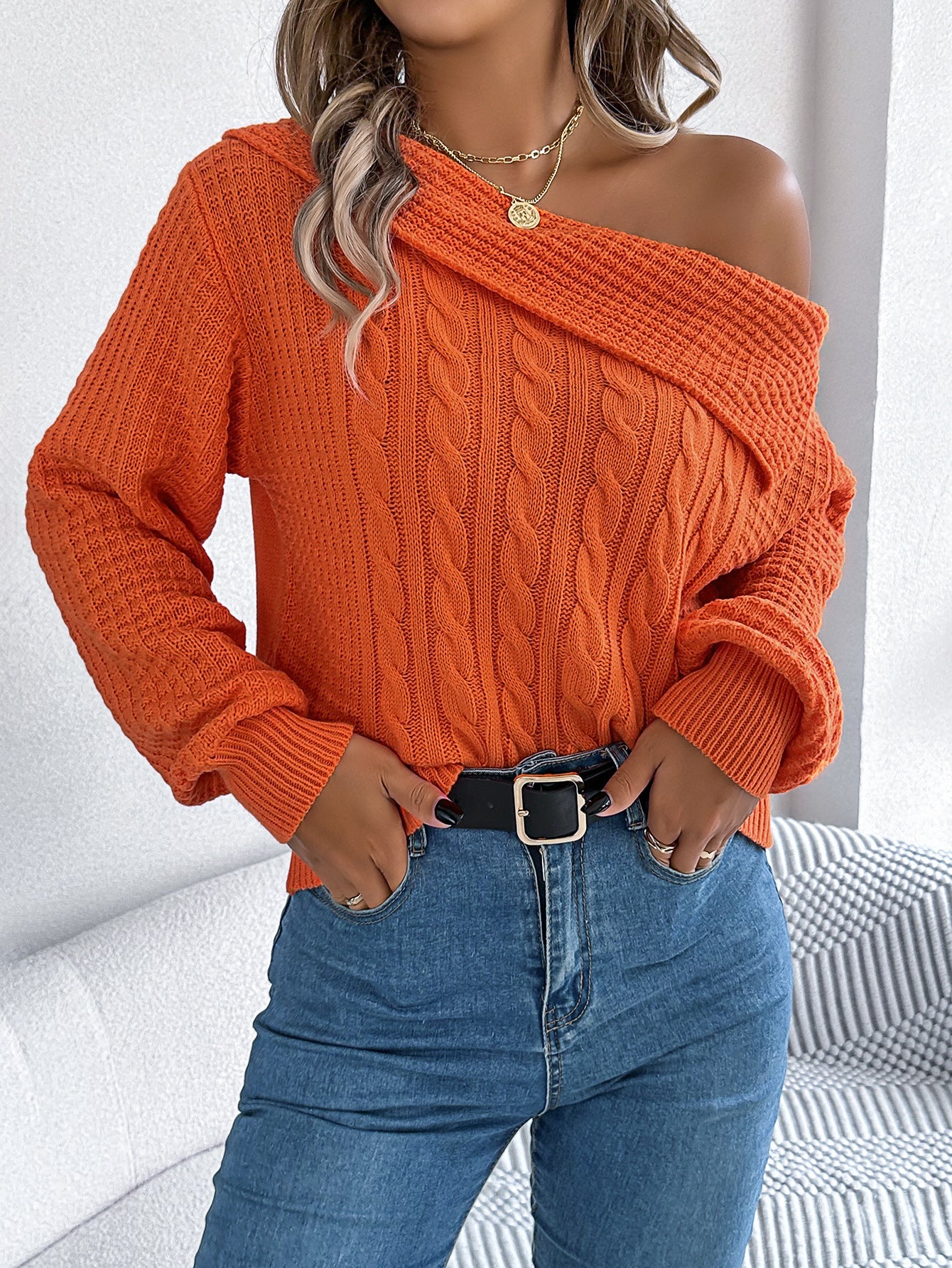 Off-the-shoulder Pullover