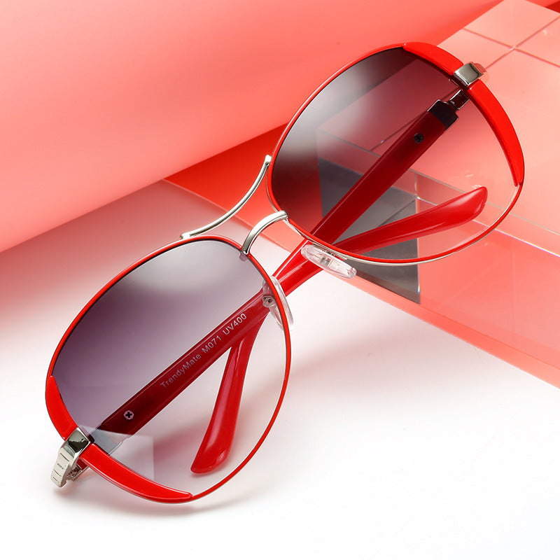 Large Frame Fashionable Sunglasses